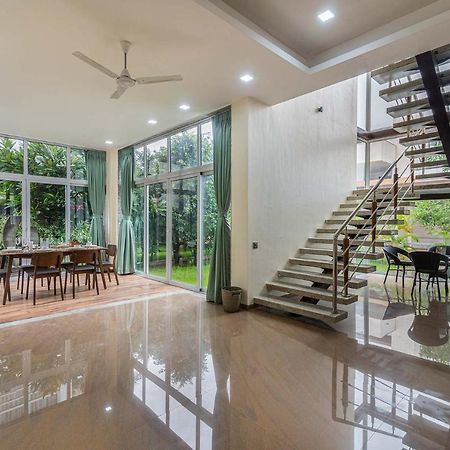 Sierra Skies By Stayvista - A Mountain-View Villa Featuring A Rooftop Swimming Pool, Jacuzzi, Turf, And A Gym For An Elevated Stay โลนาวาลา ภายนอก รูปภาพ