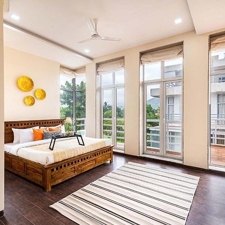 Sierra Skies By Stayvista - A Mountain-View Villa Featuring A Rooftop Swimming Pool, Jacuzzi, Turf, And A Gym For An Elevated Stay โลนาวาลา ภายนอก รูปภาพ