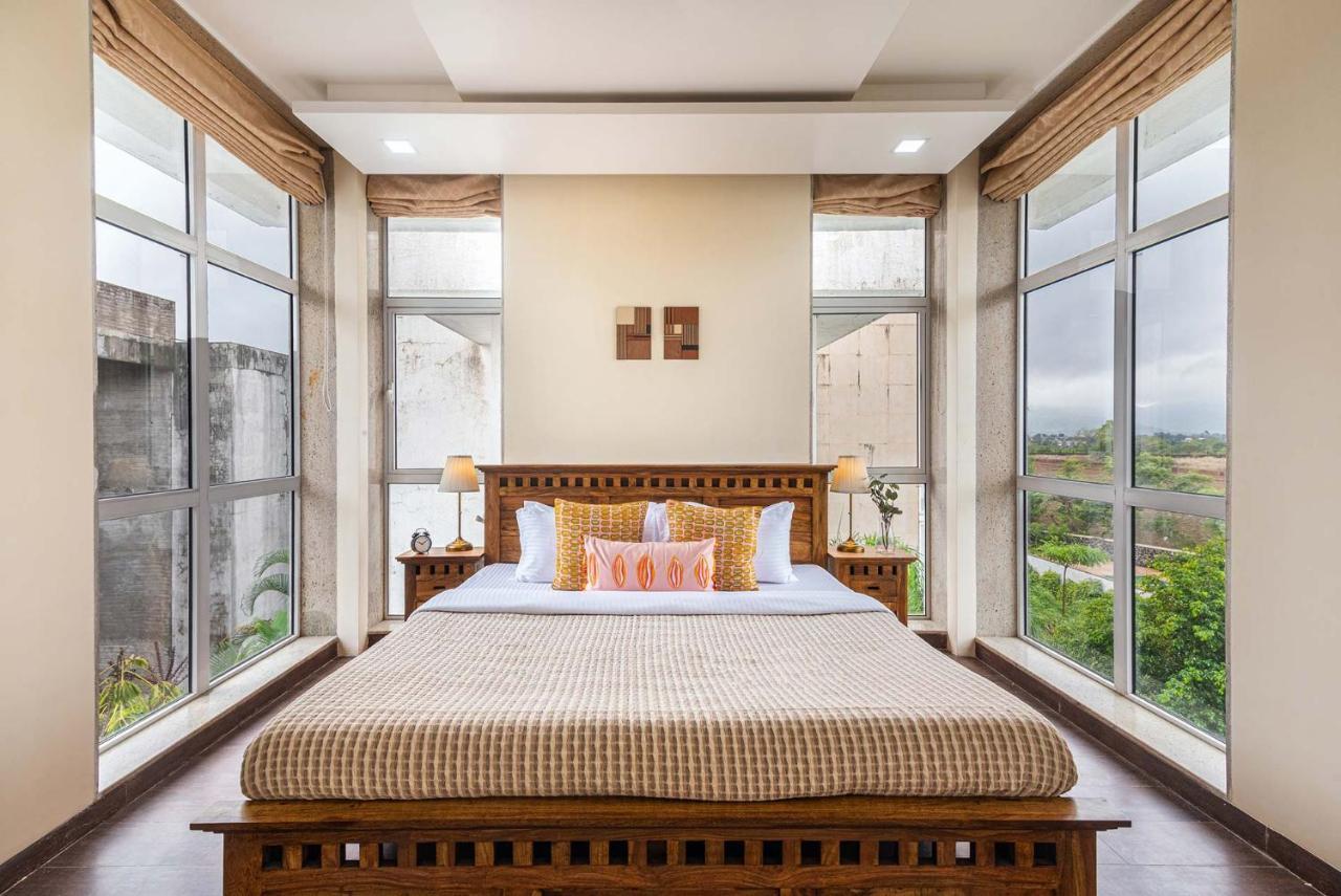 Sierra Skies By Stayvista - A Mountain-View Villa Featuring A Rooftop Swimming Pool, Jacuzzi, Turf, And A Gym For An Elevated Stay โลนาวาลา ภายนอก รูปภาพ
