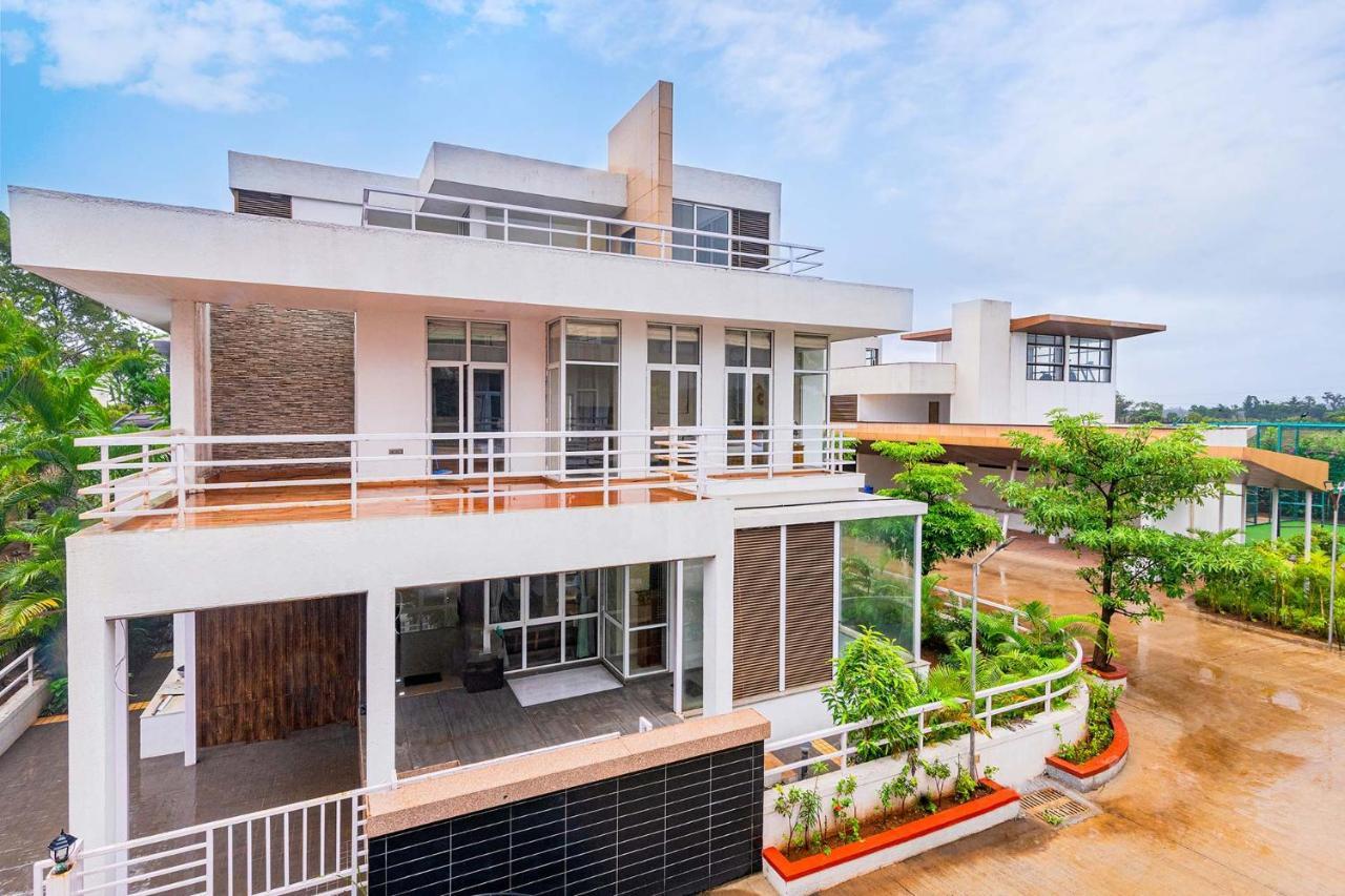 Sierra Skies By Stayvista - A Mountain-View Villa Featuring A Rooftop Swimming Pool, Jacuzzi, Turf, And A Gym For An Elevated Stay โลนาวาลา ภายนอก รูปภาพ