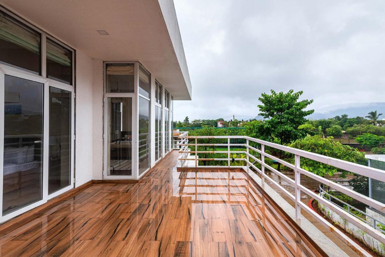 Sierra Skies By Stayvista - A Mountain-View Villa Featuring A Rooftop Swimming Pool, Jacuzzi, Turf, And A Gym For An Elevated Stay โลนาวาลา ภายนอก รูปภาพ